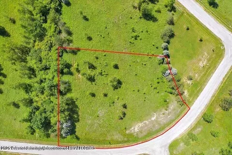 26 Monarch Ln, Okemos, MI 48864