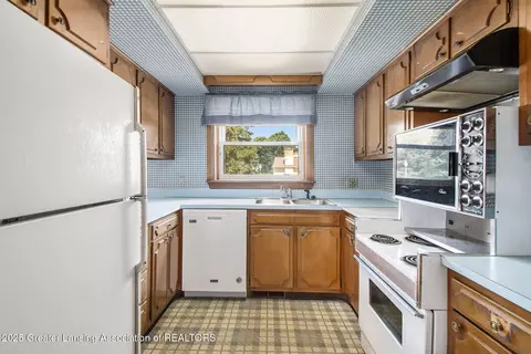 4227 Barton Rd, Lansing, MI 48917 photo 12