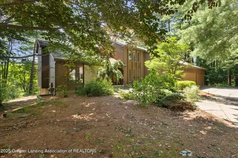 2575 Capeside Dr, Okemos, MI 48864