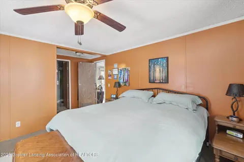 Bedroom - 9428 S Wright Rd, Eagle, MI 48822 photo 2 of 5