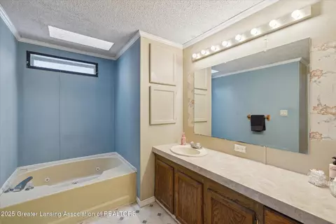 Bath - 9428 S Wright Rd, Eagle, MI 48822 photo 1 of 4