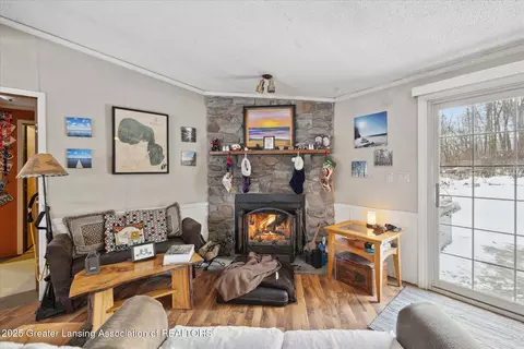 Living - 9428 S Wright Rd, Eagle, MI 48822 photo 2 of 2