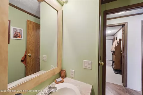 Bath - 9428 S Wright Rd, Eagle, MI 48822 photo 4 of 4