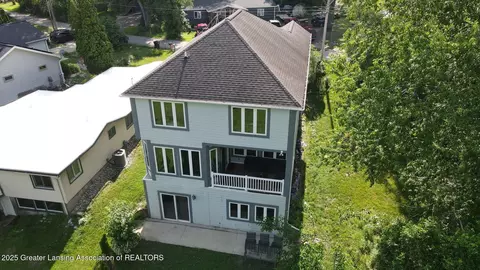15507 Outer Dr, Bath, MI 48808