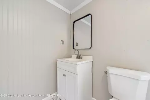 Entry Way - 5504 Ann Dr, Bath, MI 48808 photo 6 of 6