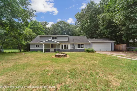 5504 Ann Dr, Bath, MI 48808