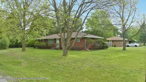 5120 Wardcliff Dr, East Lansing, MI 48823