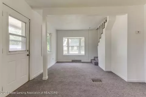 Living - 834 E Gier St, Lansing, MI 48906 photo 2 of 3