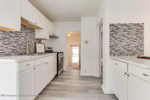 Entry Way - 834 E Gier St, Lansing, MI 48906 photo 2 of 2