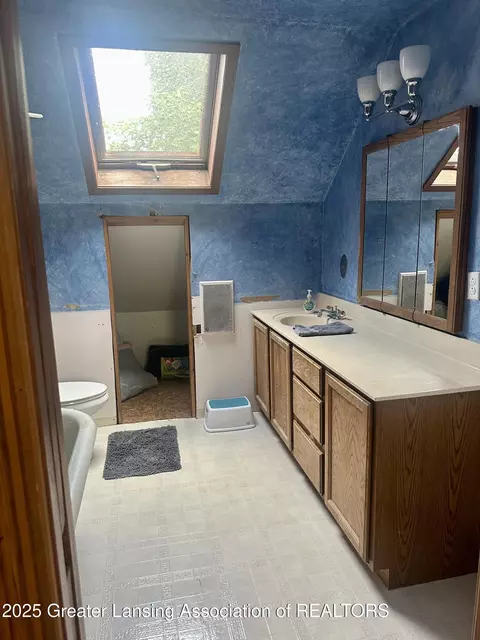Bath - 116 Elm St, Mason, MI 48854 photo 1 of 2