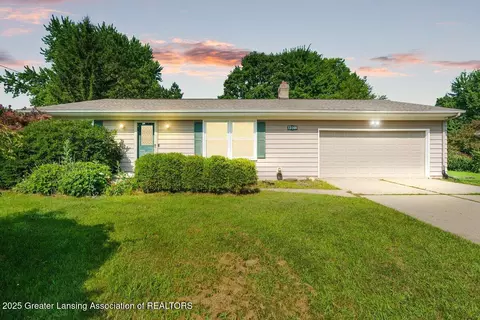 13160 Shadybrook Ln, Dewitt, MI 48820