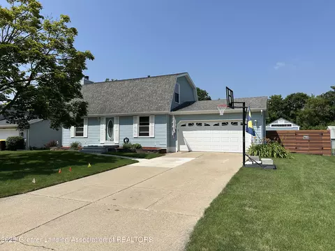 2611 Renfrew Way, Lansing, MI 48911
