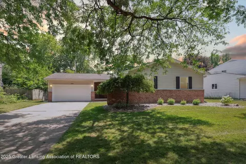1010 Shelter Ln, Lansing, MI 48912