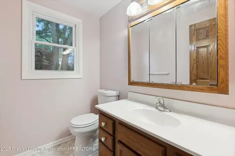 Bath - 3523 Cooley Dr, Lansing, MI 48911 photo 2 of 2