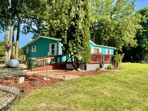 7035 W 5 Point Hwy, Bellevue, MI 49021