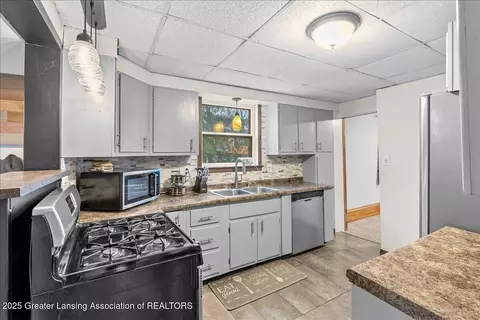 Kitchen - 315 S Main St, Ithaca, MI 48847 photo 1 of 4