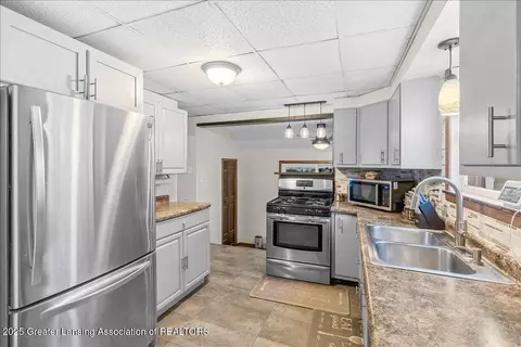 Kitchen - 315 S Main St, Ithaca, MI 48847 photo 3 of 4