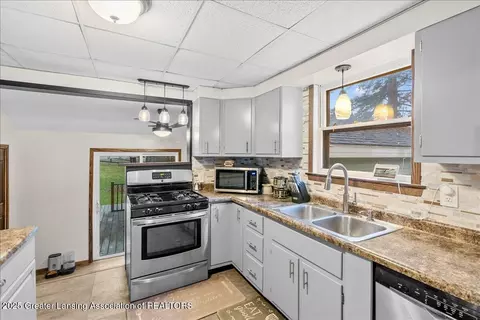 Kitchen - 315 S Main St, Ithaca, MI 48847 photo 2 of 4