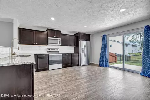 1125 River Oaks Dr, Dewitt, MI 48820 photo 4