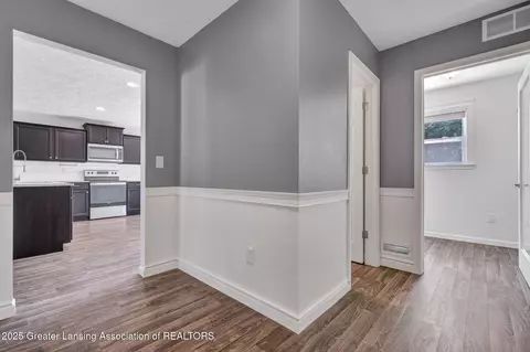 1125 River Oaks Dr, Dewitt, MI 48820 photo 2