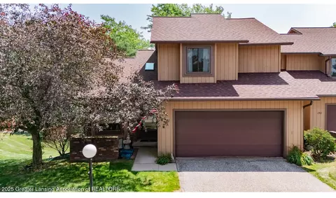 1744 Willow Creek Dr #60, Lansing, MI 48917