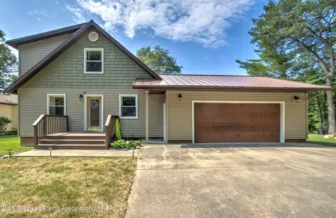 5235 King Henry Cir, Gladwin, MI 48624