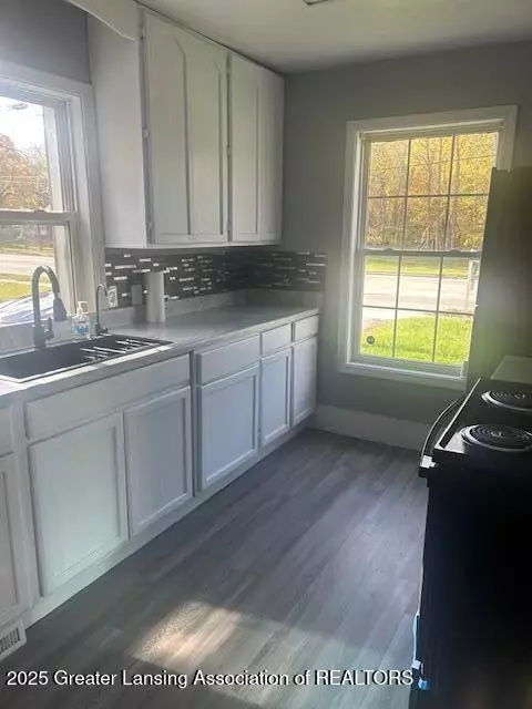 Kitchen - 7011 Aurelius Rd, Lansing, MI 48911 photo 1 of 2