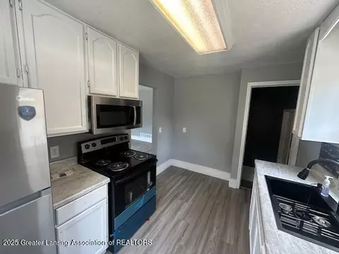 Kitchen - 7011 Aurelius Rd, Lansing, MI 48911 photo 2 of 2
