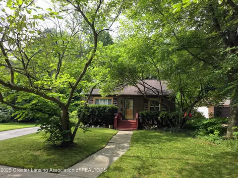926 S Dexter Dr, Lansing, MI 48910