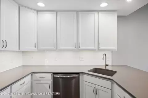Kitchen - 1228 Wineleaf Ln, Dewitt, MI 48820 photo 2 of 4
