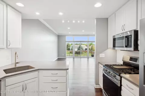 Kitchen - 1228 Wineleaf Ln, Dewitt, MI 48820 photo 4 of 4