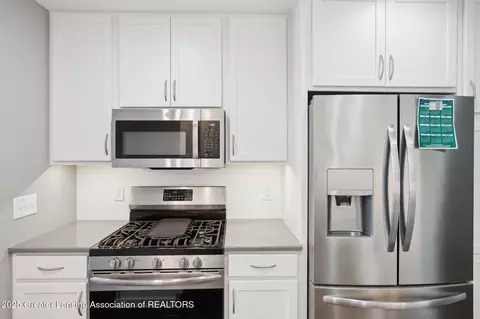 Kitchen - 1228 Wineleaf Ln, Dewitt, MI 48820 photo 3 of 4