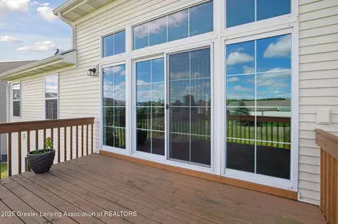 Exterior - 1228 Wineleaf Ln, Dewitt, MI 48820 photo 4 of 8