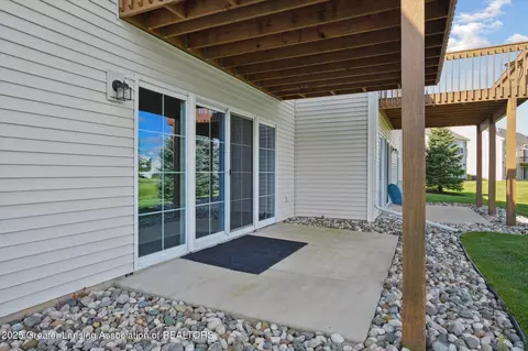 Exterior - 1228 Wineleaf Ln, Dewitt, MI 48820 photo 6 of 8