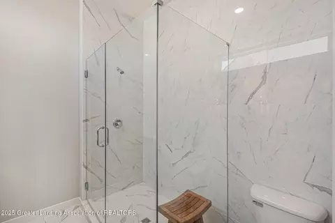 Bath - 16925 Willowbrook Dr, Haslett, MI 48840 photo 3 of 7
