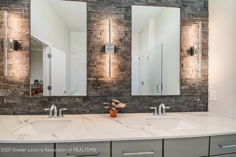Bath - 16925 Willowbrook Dr, Haslett, MI 48840 photo 2 of 7
