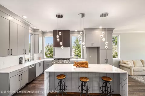 Kitchen - 16925 Willowbrook Dr, Haslett, MI 48840 photo 2 of 5