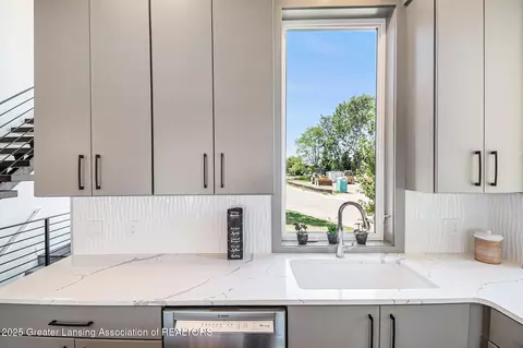 Kitchen - 16925 Willowbrook Dr, Haslett, MI 48840 photo 5 of 5