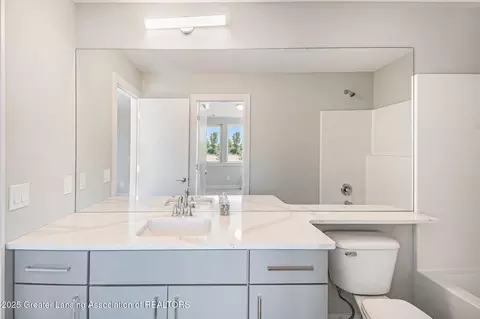 Bath - 16925 Willowbrook Dr, Haslett, MI 48840 photo 4 of 7