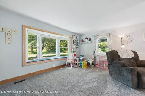 8652 W Pierce Rd, Sumner, MI 48889 photo 9
