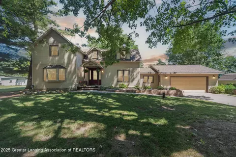 8652 W Pierce Rd, Sumner, MI 48889