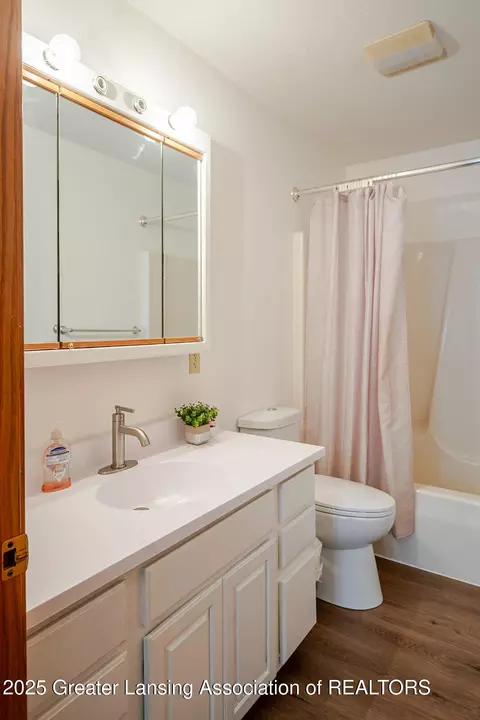 Bath - 5537 Timothy Ln, Bath, MI 48808 photo 1 of 2