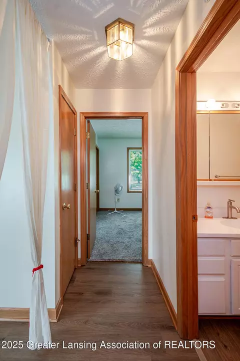 Entry Way - 5537 Timothy Ln, Bath, MI 48808 photo 3 of 4