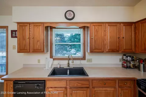 Kitchen - 5537 Timothy Ln, Bath, MI 48808 photo 2 of 2