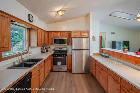 Kitchen - 5537 Timothy Ln, Bath, MI 48808 photo 1 of 2