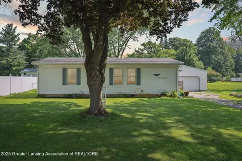 225 E Hamilton St, Dimondale, MI 48821