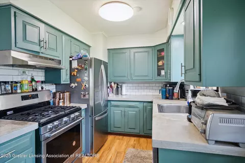 Kitchen - 225 E Hamilton St, Dimondale, MI 48821 photo 2 of 3
