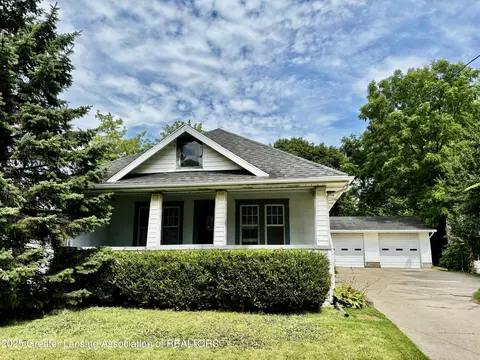 1720 Comfort St, Lansing, MI 48915