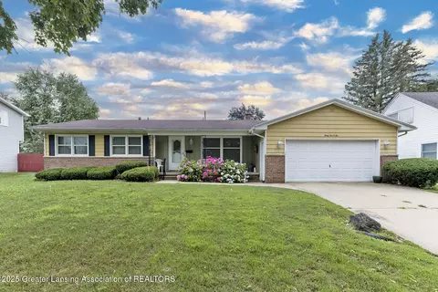 3505 Brisbane Dr, Lansing, MI 48911