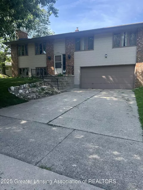 2186 Tamarack Dr, Okemos, MI 48864